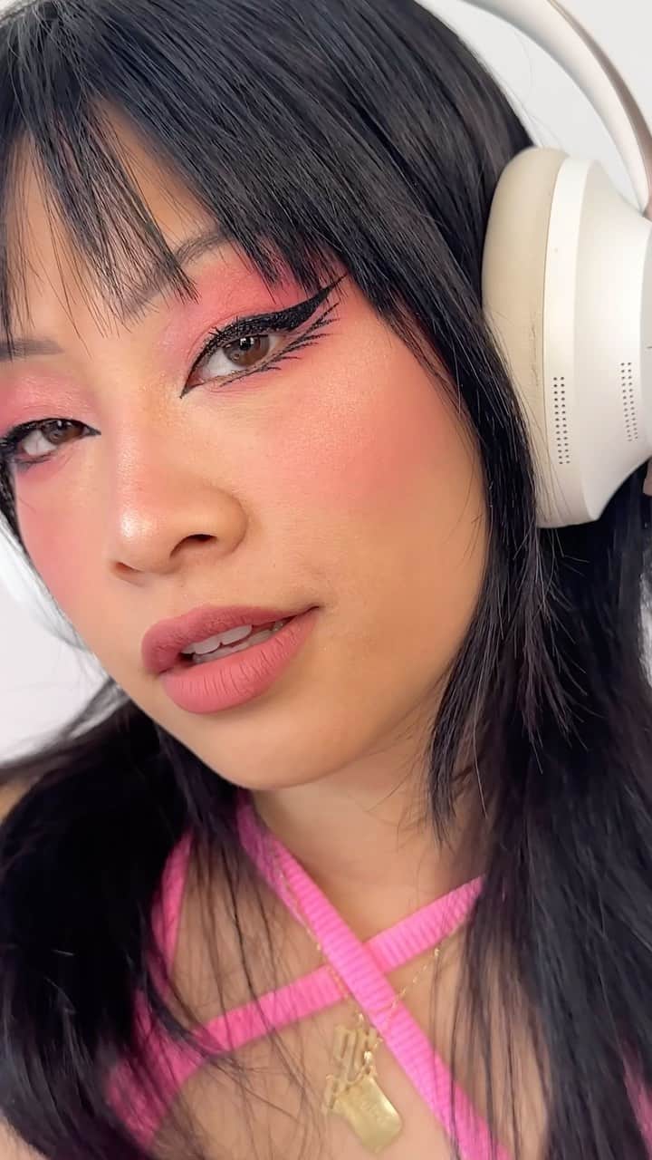 Revlonのインスタグラム：「#BeVirtuallyYou + unleash your inner Gaming Goddess like @yulingwu」