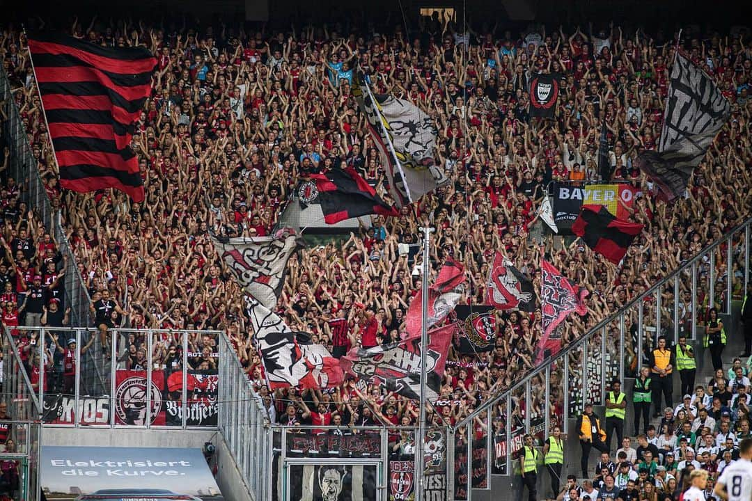 ヨナタン・ターさんのインスタグラム写真 - (ヨナタン・ターInstagram)「Big win! Amazing team effort 💯  Danke an alle Fans für euren Support heute. @bayer04fussball 🤝🏾」8月27日 5時11分 - jonathantah_