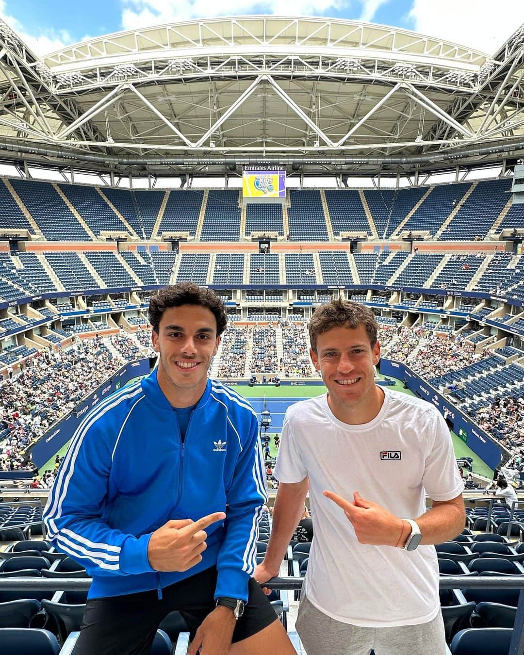 ディエゴ・シュワルツマンのインスタグラム：「Listos para el Us Open ⚽️🎾😂 No se pierdan nuestros partidos y la mejor cobertura en @starplusla」