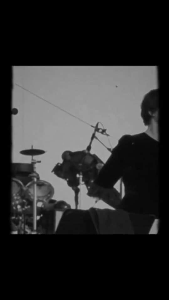 シャニン・ソサモンのインスタグラム：「We've missed you   Posted @withregram • @catpowerofficial   🖤 #satisfaction 🖤  ( Tonite is @massmoca )   from:  • @michaelleviton Favorite concert lineup ever: @catpowerofficial @modestmouse @pixiesofficial I first saw Cat Power in 2000...I first saw Modest Mouse in 1996...I first saw Frank Black solo in 1996 and The Pixies in 2006. We get older and things change but we'll still be singing the same songs #michaellevitonlivemusic」