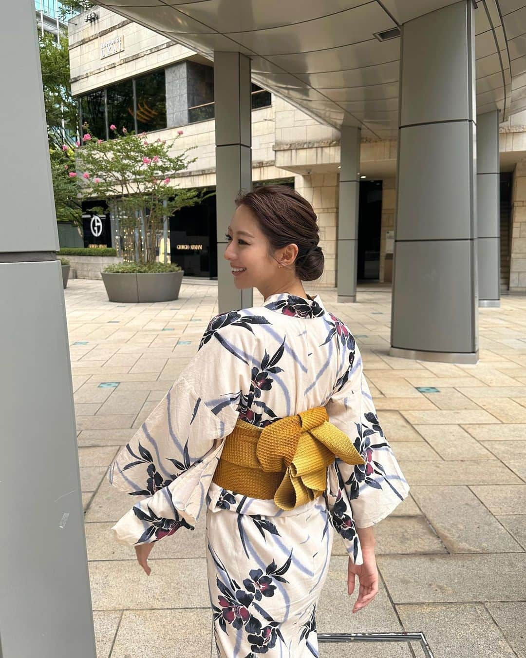 YUKIさんのインスタグラム写真 - (YUKIInstagram)「👘💓  中学生ぶりくらいに浴衣を着て お祭りに行ってきた🥰 実際は思ってた以上に苦しくて暑かった〜🤣🤣 もっと頻繁に浴衣も着物も着たいな🤍  #tokyo」8月26日 20時36分 - 001y_k_