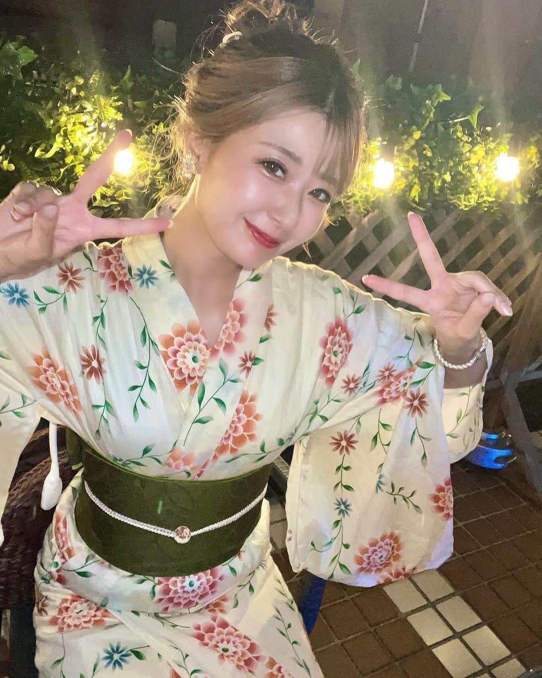 高木由紀のインスタグラム：「楽しくて幸せなまいにちに感謝✌️いぇい  #感謝系インスタって嫌われやすいよね笑 #でも今そう思ったからこれでいいんだ✌️笑 #わたしに幸せをくれる人たちありがとーう✌️笑」