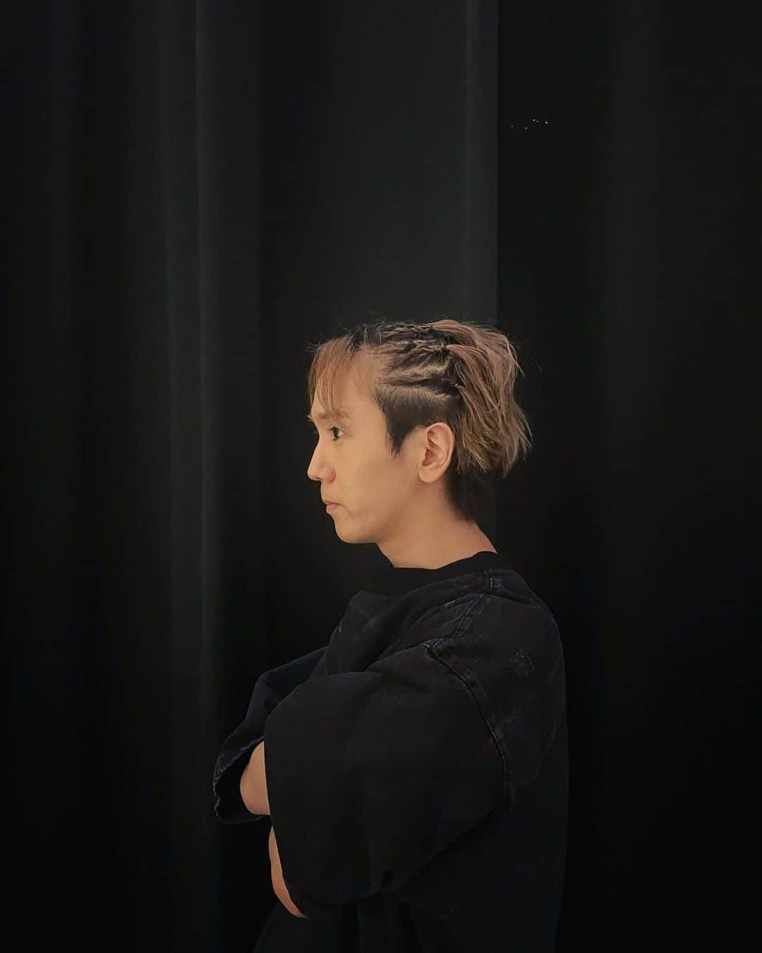 末吉9太郎のインスタグラム：「慣れない編み込みで顔がずっと突っ張ってたにょ」