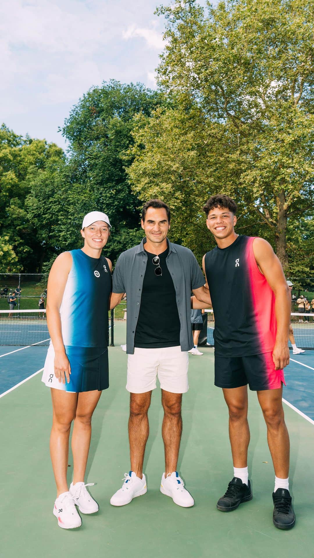 ロジャー・フェデラーのインスタグラム：「Incredible launch for @on Tennis!  Thanks for playing NYC 🗽🎾🔥」