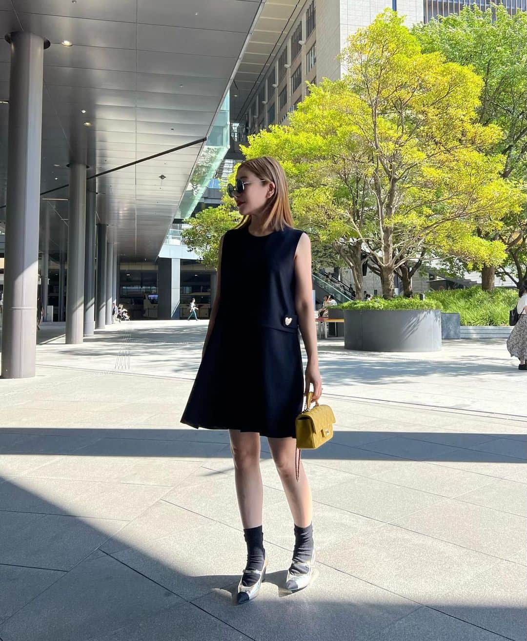 のインスタグラム：「⁡ ⁡ ⁡ 8.26(sat)22:00発売startの @baybeeonline_  Heart point onepiece🤍 ⁡ 真冬のタートルタイツ合わせも 可愛いけど、夏にインナー無しで 着るのも私は凄くタイプ。 ⁡ @glowplus__okao が言うように 少しレトロなイメージもプラスされてて 本当に可愛いのです🤭 ⁡ ⁡ ⁡ ⁡ ⁡ ⁡ ⁡ ⁡ ⁡ ⁡ #baybee#glowplus#fashion#coordinate#コーデ#ファッション#大人カジュアル#ママコーデ#40代コーデ#40代ファッション#カジュアルコーデ」