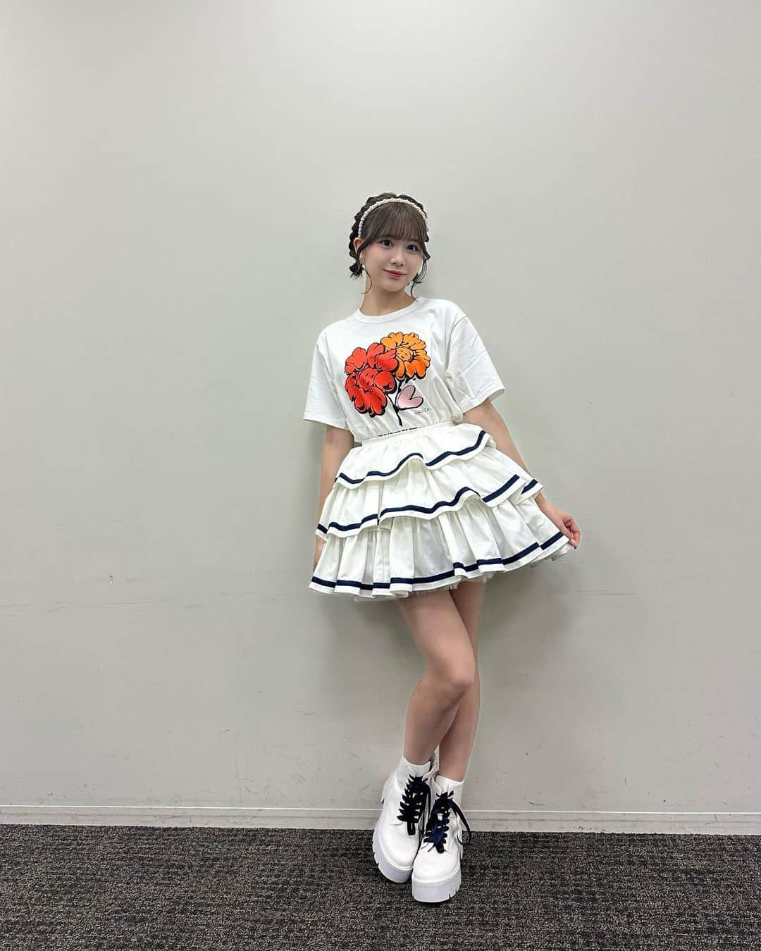 のインスタグラム：「『24時間テレビ』ありがとうございました〜  とーっても楽しかった‪‪❤︎‬ 見て下さった皆さん、会場まで来て下さった皆さんありがとうございました！  募金活動にも参加させていただけて、とてもいい経験になりました＾＾  今日の髪型は2本の編み込みお団子にしてもらったよ🤍🫧  #24時間テレビ」
