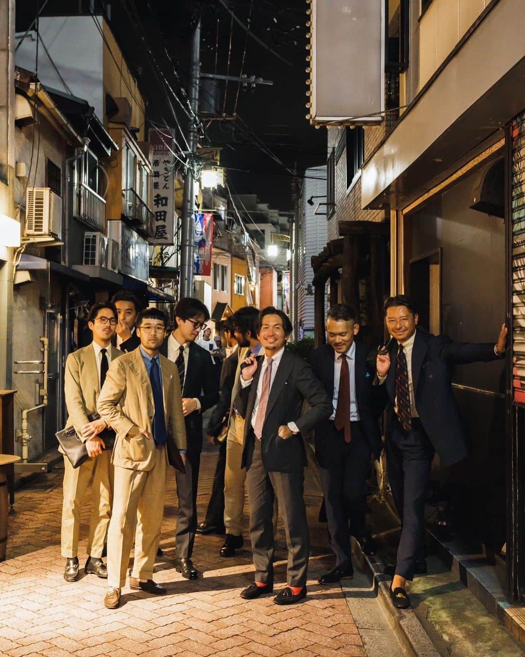 高田朋佳さんのインスタグラム写真 - (高田朋佳Instagram)「I be on my suit & tie… Great summer night with #背広散歩 Suit: @t.takada_prod_by_ring_jacket   Ph: @shige_mot0   #suitstyle #japanesedandy #japanesestyle」8月26日 20時56分 - tomoyoshi_takada