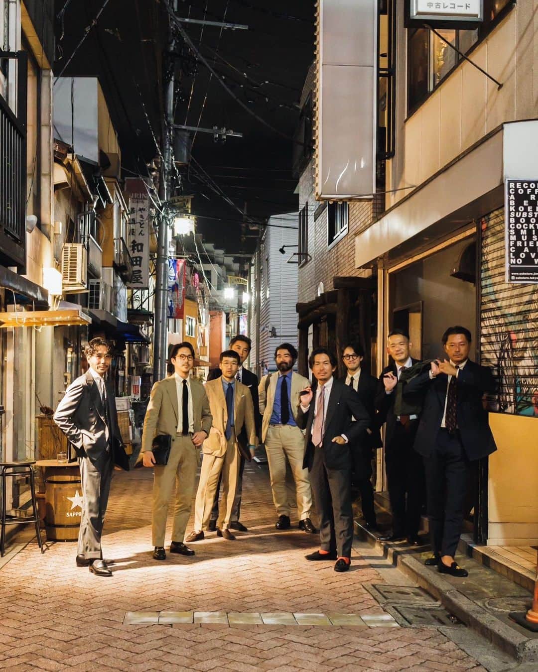 高田朋佳さんのインスタグラム写真 - (高田朋佳Instagram)「I be on my suit & tie… Great summer night with #背広散歩 Suit: @t.takada_prod_by_ring_jacket   Ph: @shige_mot0   #suitstyle #japanesedandy #japanesestyle」8月26日 20時56分 - tomoyoshi_takada
