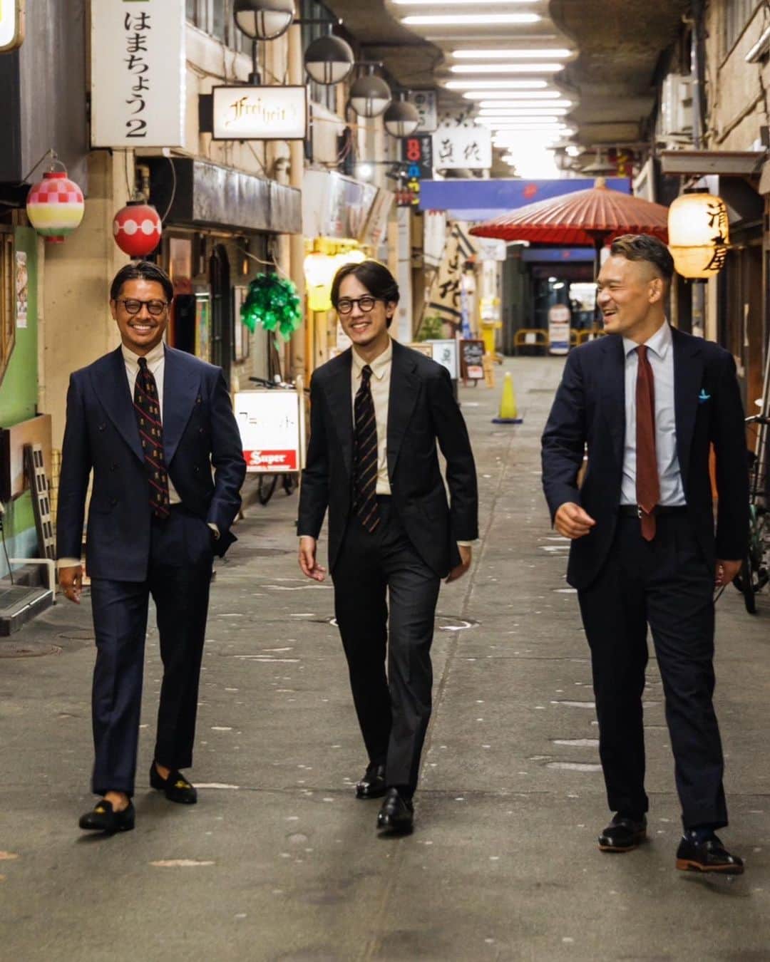 高田朋佳さんのインスタグラム写真 - (高田朋佳Instagram)「I be on my suit & tie… Great summer night with #背広散歩 Suit: @t.takada_prod_by_ring_jacket   Ph: @shige_mot0   #suitstyle #japanesedandy #japanesestyle」8月26日 20時56分 - tomoyoshi_takada