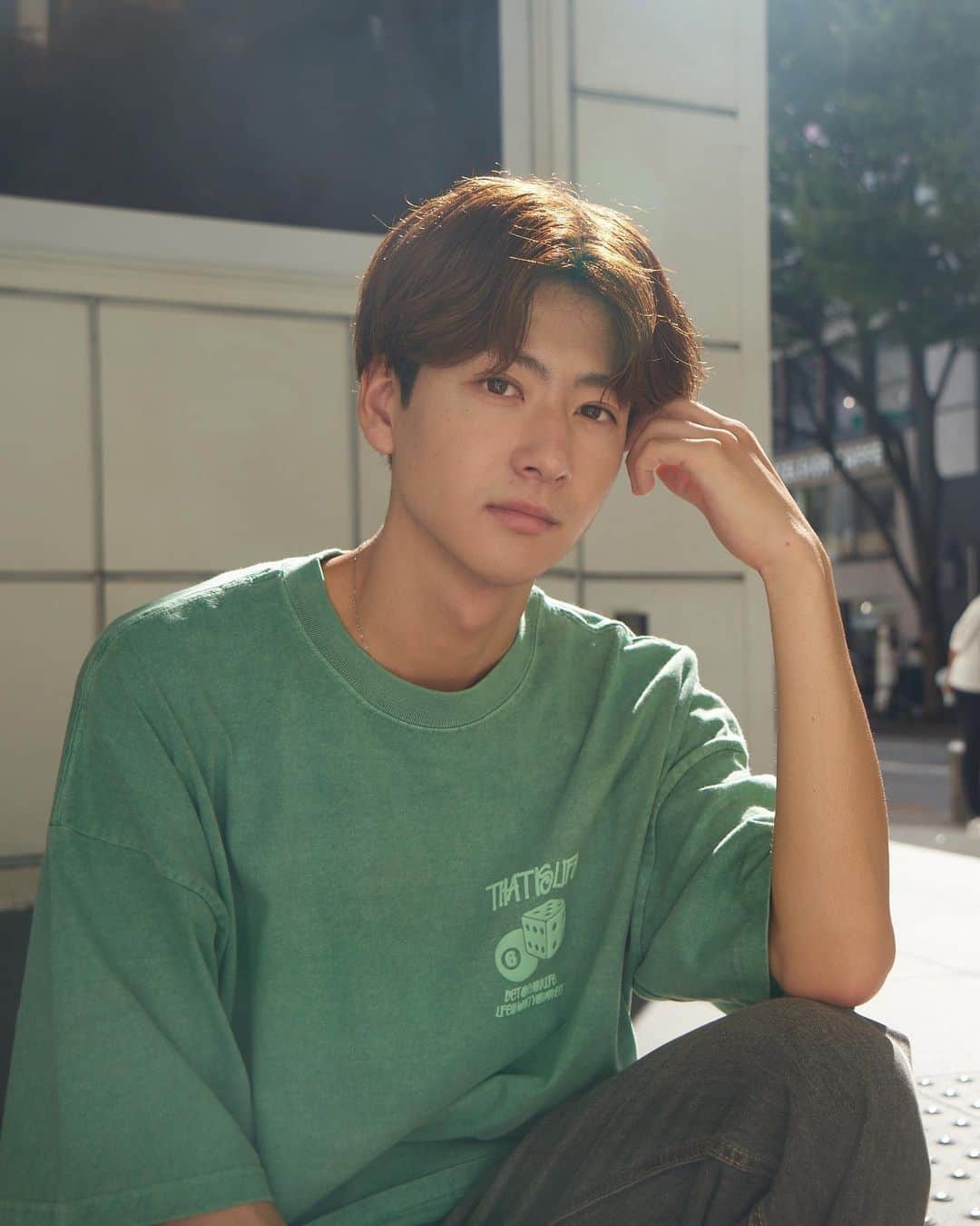 南平達矢のインスタグラム：「that'slifeさんのTシャツ可愛すぎる🫶  ・8/26(土)21:00〜販売開始です！！ ・#pr  　https://www.instagram.com/p/Cr5q-C6vq0o/」