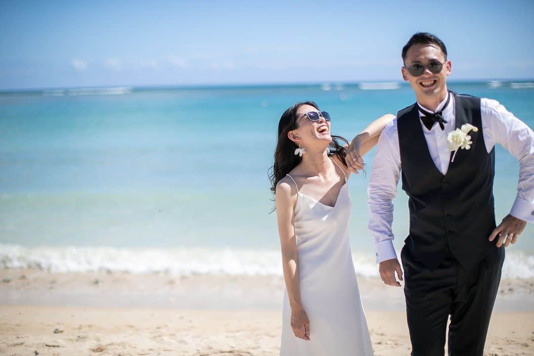 The Terrace By The Seaさんのインスタグラム写真 - (The Terrace By The SeaInstagram)「@the_terrace_by_the_sea Hawaii Wedding情報はこちら𓂃𓈒𓏸  ---------  ワイキキタウンからすぐ近く ダイヤモンドヘッドを臨むアラモアナビーチ𖤣𖥧𖥣𖡡𖥧𖤣  オアフの青い空と海をバックに ハワイウエディングらしいビーチフォトを𓍯  -------------------  = produce = モチーフ @motif_resort  = photo = Naoya @naoya_oshita  @betterhalf_hawaii  --------------------  ハワイのザ・テラス バイ・ザ・シーにて 挙式を検討されていらっしゃる方におすすめ✯  《2024年挙式限定　最大152,000 OFF！ 》  挙式に必要な基本挙式、ドレス＆タキシード、 新婦様ヘアメイク、アルバムがセットになったお得プラン ＋今ならお食事2名様分¥52,000相当プレゼント！  プロフィール欄のURLより、ウエディングの相談ご予約 が可能です。 小さい疑問や質問にもお答えいたしますので、お気軽に お問い合わせくださいませ🌺  ザ・テラス バイ・ザ・シーでは、健康と安全を最優先に 配慮し、安心してハワイでの時間を楽しんでいただいて おります𓆉  #テラスバイザシー #TheTerraceByTheSea #TAKAMIBRIDAL #タカミブライダル #MotifRESORT #テラス花嫁 #モチーフ花嫁 #リゾートウェディング #リゾート婚 #ハワイ挙式 #ロケーションフォト  #ビーチフォト」8月26日 21時07分 - the_terrace_by_the_sea