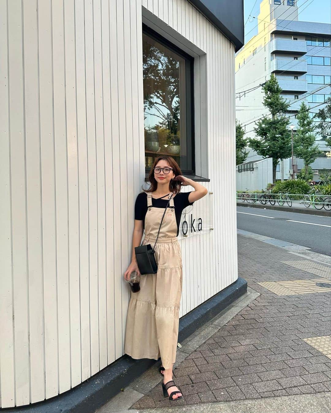 のインスタグラム：「. 使いやすくて2色持ちのサロペ🤎 取り外し可能でスカート単品使いも🙋🏻‍♀️✨ @classicalelf_official  161センチでベージュのMサイズ🫶🏻 ベージュとブラックの組み合わせ好きだな☺️🍂  #クラシカルエルフ #classicalelf #エルフコーデ #タイアップ #java #ジャバ #zozo #zozotown #zozo購入品 #zozotown購入品 #サロペット #ジャンパースカート #ジャンスカ #秋服 #秋コーデ」