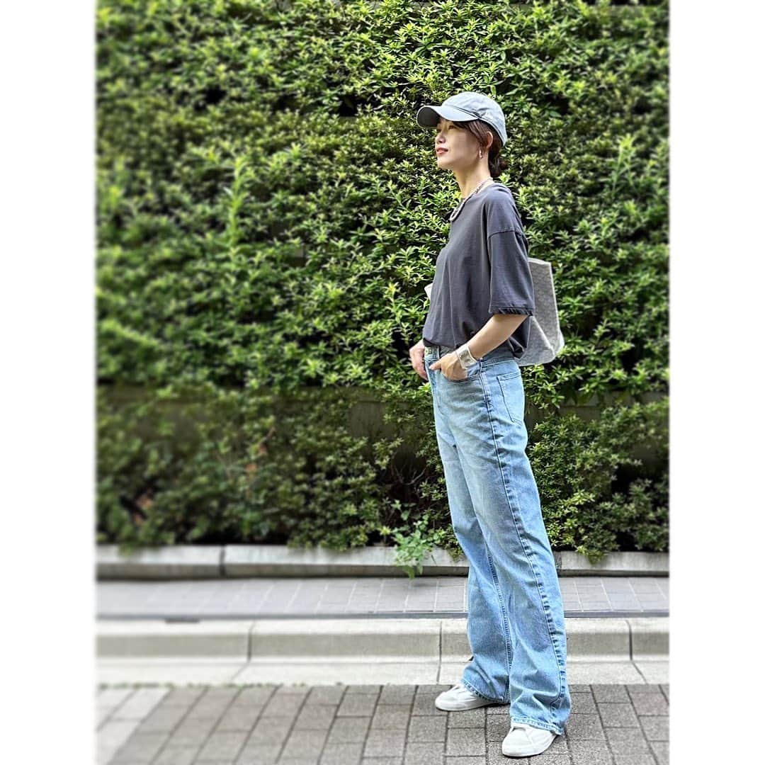 のインスタグラム：「* * なんだか 気付いたら 8月最後の週末😱 * 夏が終わるねぇ 毎日 暑い暑いって言いながら 夏が終わるとなると ちょっと寂しい… * #greychord #upperhights #goyard #momadesignstore  #tiffany #nike」