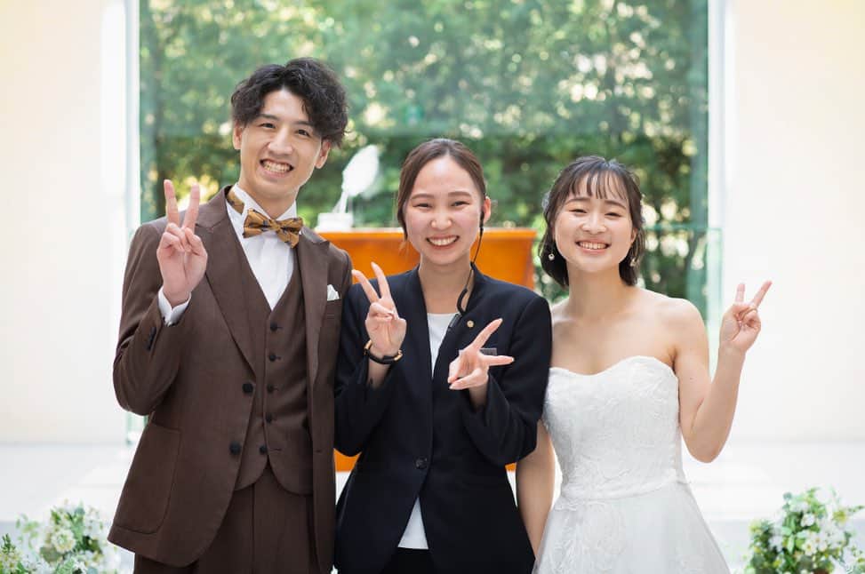 コトワ奈良公園プレミアムビューのインスタグラム：「大好きな新郎新婦様と 一緒に迎えるご結婚式当日は プロデューサーにとっても 大切な宝物です💍✨ ⁡ ▼▼▼ ブライダルフェアのご予約 ブログやウエディングレポートは @kotowanarakouen TOPページよりご覧下さい♡ ・ #kotowa奈良公園premiumview #KOTO嫁 #結婚式場 #奈良結婚式場#ブライダルフェア #全国のプレ花嫁さんと繋がりたい #式場見学 #カラードレス#ドレス選び #ヘアスタイル #プレ花嫁 #日本中のプレ花嫁さんと繋がりたい #前撮り #結婚式 #プロポーズ #ブーケ #招待状 #奈良花嫁 #ドレスフィッティング#ドレス #結婚式準備 #ウェディングフォト #ウェディング#ウェディングドレス #結婚式場探し#dearswedding #ふたりの未来を探す旅」