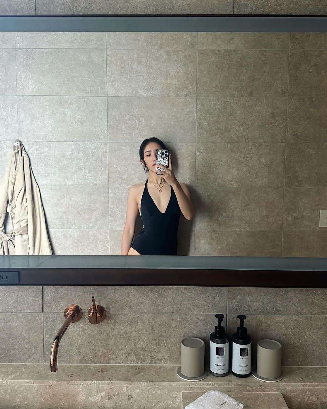 中田クルミのインスタグラム：「🏊 @trunkhotel_yoyogipark  A new and special space in Tokyo. #trunkhotel」