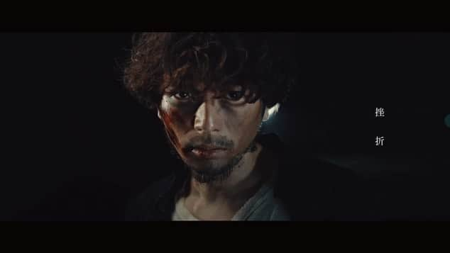 岩井拳士朗さんのインスタグラム写真 - (岩井拳士朗Instagram)「有馬元気  「挫折」  Music Videoに出演しました。  有馬さんの覚悟。 力強い、素敵な楽曲です。 是非、きいてください。  挫折 MV ▶︎ youtu.be/UdrXv4J0_D8  Words & Music：Genki Arima  Arrange：Suzuki Daichi Hideyuki  Guitars, Bass, Other Instruments：Suzuki Daichi Hideyuki  Drum：Ryoichi Kikushima  Recording Engineer : Suzuki Daichi Hideyuki / Nobuaki Kimura　at Studio Cubic  Mixing & Mastering Engineer : Suzuki Daichi Hideyuki at Studio  Cubic  Produce：Suzuki Daichi Hideyuki   Vocal：Genki Arima  Guitar：Motoki Inohara  Drums：Ryosuke  Bass：Tokihiro Morishita   Cast：Kenshiro Iwai / Saaya Mima / Ran Takahahi / Sena Shimizu / Tomoya Akemura / Yume Tamai   Director：Yoshiharu Seri（SEP）   Assistant Director：Koh（Service Unlimited）   Director of Photography：Mami Koyama  1st AC：Masayoshi Marumine  2nd AC：Ren Takahashi  3rd AC：Yuki Yoshide   Lighting Director：Daisuke Nakagawa（LIME）  Lighting Assistant：Noriaki Ito / Ryouji Yamamichi / Toshihiro Koga / Kouhei Takano / Ryotaro Yamamoto   Grip：Hirohide Ibusuki（SiS）   Set Carpenters：Hideo Gunji  Props：Kanako Nakazato  Action Director：Takeshi Miyazaki（JAPAN ACTION ENTERPRISE）  Special Effect：Takashi Watanabe（NKL）   Hair & Make-UP：Kanako Fukushima （Gohoubi）/ Sayaka（Gohoubi）  Hair & Make-UP Assistant：Gohoubi   Stylist：katsuhiro yokota（YKP）   Editor：Azusa Katsumata（garakuta）  Colorist：Hajime Kato（is'eye）   Transportation：Gaku Inoue（NOBRAND）/ Tomohiko Yamazato   Production Manager：Yui Ogura（LIME）/ Yasuhiro Tanaka（LIME） /Toshiharu Sugizaki /Tsumugi Ogasawara（pump） / Takuya Kuga（pump） Producer：Takuma Mori（LIME）   Planner：Genki Arima  #有馬元気 #挫折 #1stMajorAlbum #宿命 #岩井拳士朗」8月26日 21時25分 - kenshiro_iwai