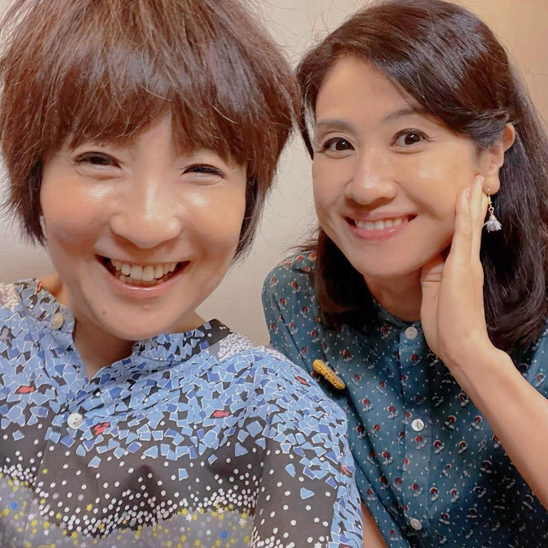 藤田朋子さんのインスタグラム写真 - (藤田朋子Instagram)「みんな ありがとう 本当に素敵な世界  #朗読劇 #大好きな空間 #プチモア #ソワレ #シャンソニエ  #幕が上がるビロードのカーテン #劇場 #芝居小屋 #シアター #こういう空間が愛おしい #美味しい料理 #わちゃわちゃ #生声が伝わる場所 幸せをありがとう #書きたいことが溢れるけどまとまらない #まずは笑顔のツーショット #とにかく着ているものが同じってのが幸せじゃない？ #マーブルシュッド #marblesud #toatoa」8月26日 21時27分 - chiendormant