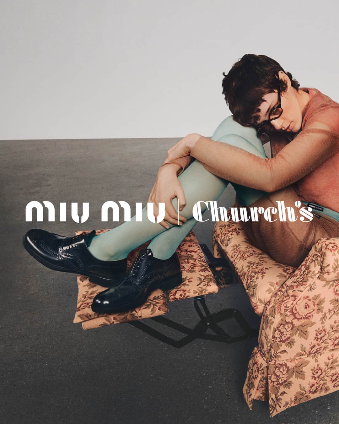 Miu Miuさんのインスタグラム写真 - (Miu MiuInstagram)「A malleable, non-slip and sporty moulded rubber sole replaces leather in the @Churchs X Miu Miu collaboration presented for Fall/Winter 2023.   Featuring Annabelle Weatherly (@agw1111). Photographed by @1engua. Creative direction by @EdwardQuarmby. Styled by @LottaVolkova.  #ChurchsXMiuMiu」8月26日 21時30分 - miumiu