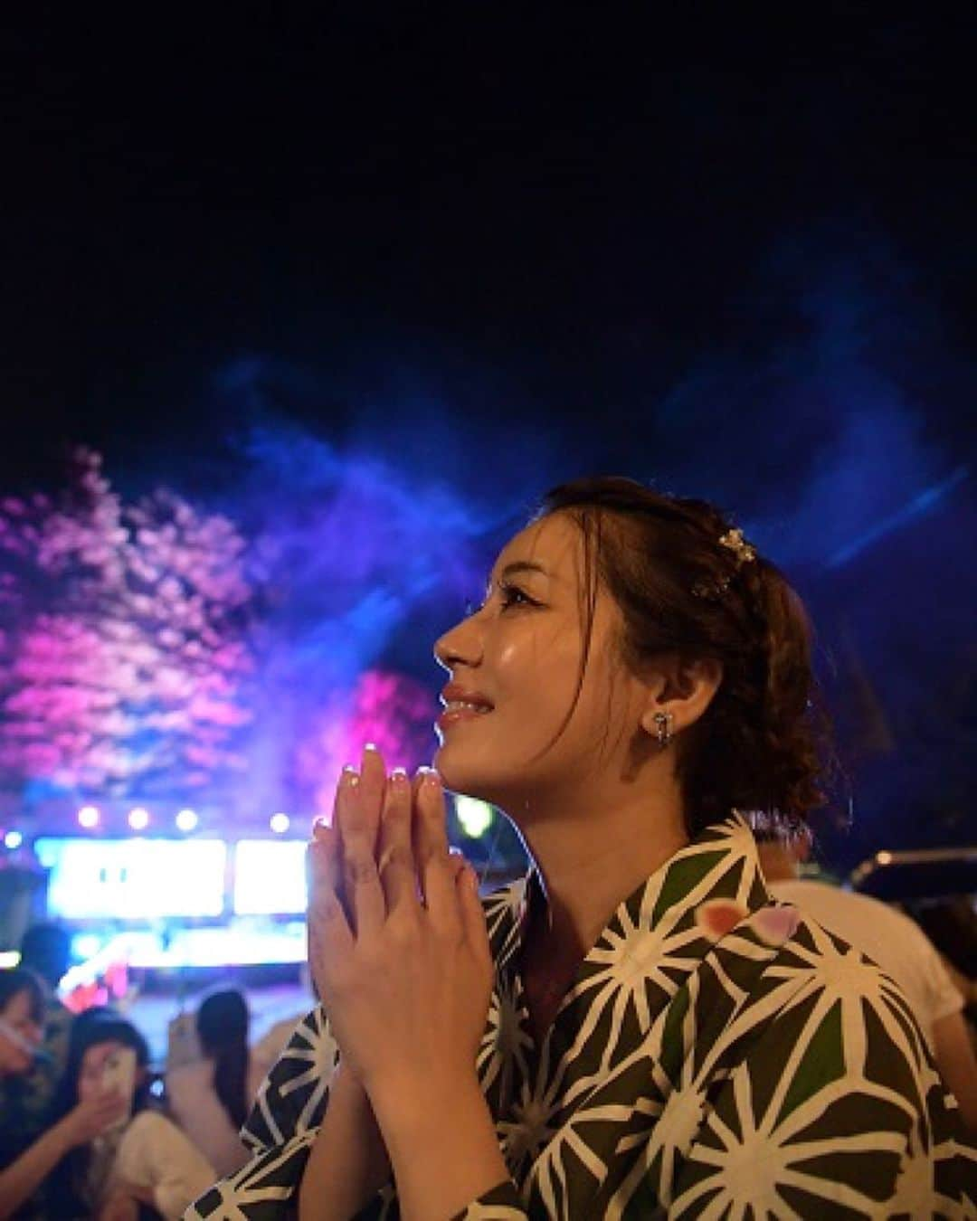 中村かなさんのインスタグラム写真 - (中村かなInstagram)「今年唯一見れた花火🎆🎇  夏も終わりに近づいてきたね…🥹  @mitsukun553  @kana_photo_session   #夏祭り #夏 #夏のおわり #ポートレート #被写体 #かな企画撮影会 #撮影会モデル #撮影会 #名古屋撮影会 #ポートレートモデル #被写体になります #被写体女子 #その瞬間に物語 #浴衣 #日本の夏 #日本の風景」8月26日 21時42分 - k777pime