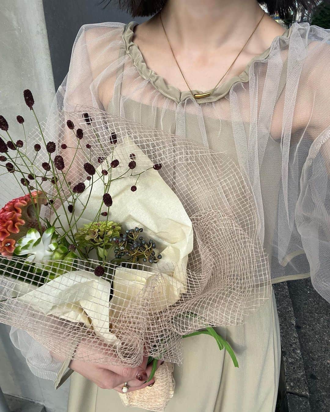 まるさんのインスタグラム写真 - (まるInstagram)「ㅤ オケージョンドレスのグリーン🫒♡ ㅤ 華やかな色味なので、 結婚式にもすごくおすすめのカラー☺️🌿 なによりチュールが本当に可愛い、、、、🥲🤍 ㅤㅤ ついに明日の12時から販売開始ですっ🫣 みんなもうカラー決めた?🫶🏻 ㅤㅤ沢山の方に着てもらえたら嬉しいなあ🥹♡  153cm / S着用 ¥10,000+tax @hinari_official  ㅤ #オケージョンドレス #オケージョンコーデ #結婚式ドレス #結婚式コーデ #お呼ばれコーデ #二次会ドレス」8月26日 21時34分 - marumaru1530