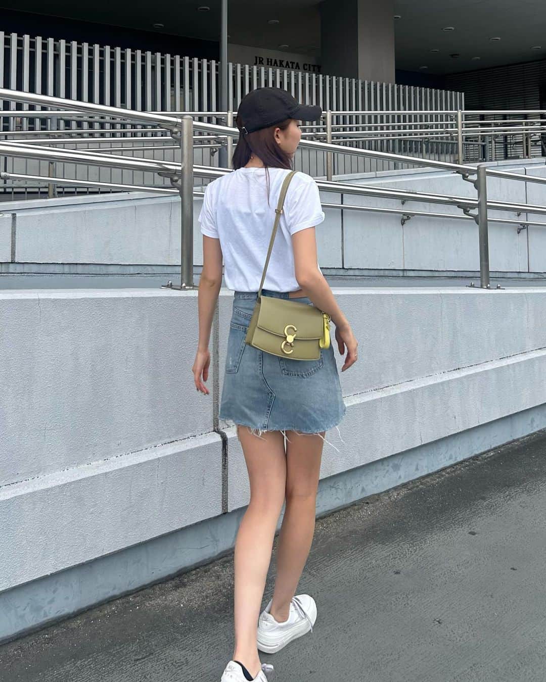 美舞のインスタグラム：「. . もぉすでに沢山インスタに登場してるお気に入りバック✌️✌️ 福岡初のポップアップが、 博多阪急4階 であってるよ　☆ なかなか実物見れないので、 高級感ある常備さを是非手にとって感じてみて欲しいなぁ〜！ 8月28日(月)までだよ❤️ .  #cafunexhankyu #阪急　#お気に入りバック」