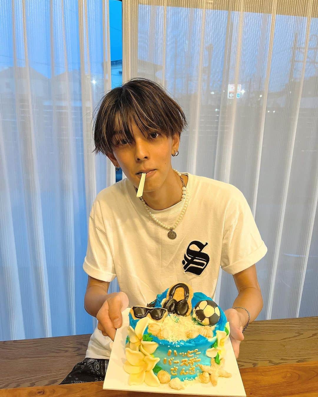 のインスタグラム：「Crhug,Arban,スタッフさん,ファンの子達,そして祝ってくれた友達みんなにはほんまに感謝しかないです🙏  ラストティーン死ぬほど楽しみます😊  #誕生日 #今日好き #04」