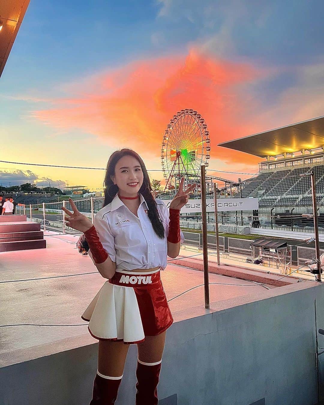 密照幸映のインスタグラム：「🌆 鈴鹿の夕焼けが綺麗すぎたので みんなにもお裾分け…♡  photo by @___hachangram   #鈴鹿 #鈴鹿サーキット #夕焼け #夕焼け空 #レースクイーン #rq」