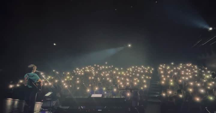 上野大樹のインスタグラム：「8/26 新緑tour final。  ありがとうございました。素晴らしい景色でした。みんなから沢山愛を頂きました。初ホール良い眺めでした。また 0921/逢着 で逢いましょう！ ライブ写真はまた後日。 みんなが暖かく一生ここにいたいと思いました。本当に4ヶ月間14ヶ所改めてありがとうございました！」