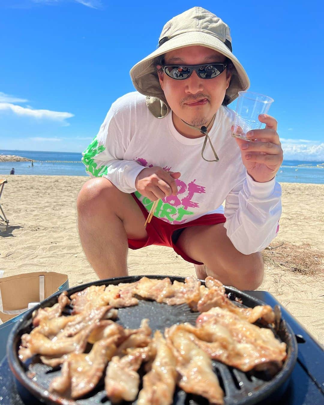 池田真一のインスタグラム：「夏ラストスパート！ 楽しすぎた！ 昔僕がバス5台貸し切って芸人300人で行ってた林崎松江海岸！ めちゃくちゃ懐かしかった！」
