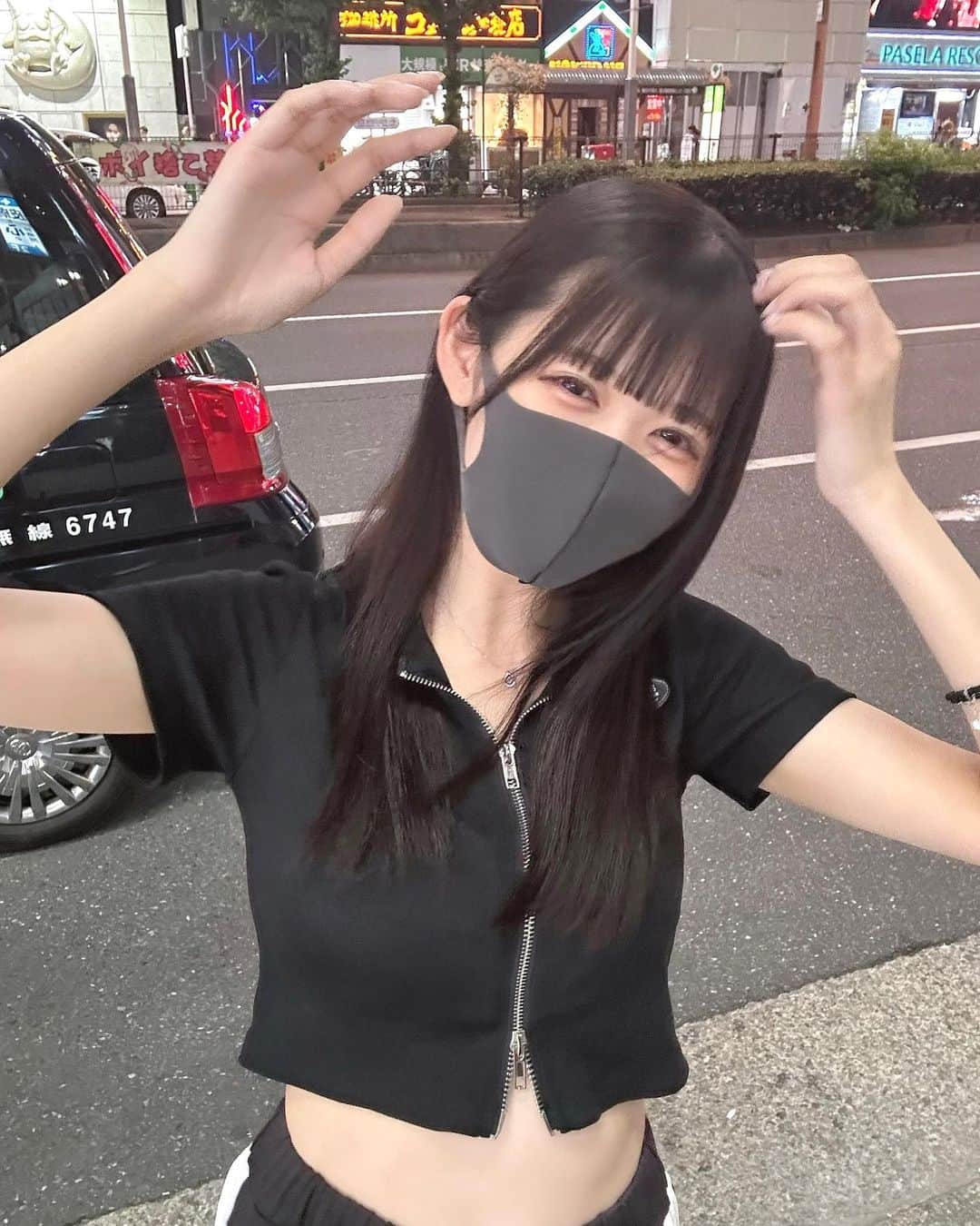 のインスタグラム：「お休みの日ってなにしてるのー？？  🍒10月22日（日）東京国際フォーラムホールCにて、所属しているアイドルグループ『SweetAlley』の4thワンマンライブがあります！！🍒  チケットはプロフィールのリンクの1番上からゲットできます🎟！ 普段のライブで手売り販売もしてるのでぜひ手売りもゲットしてね🪄  📍 会場：東京国際フォーラム ホールC ⏱ 開場16:00／開演17:00 👛 料金：VIPチケット40,000円／Sチケット4,000円／Aチケット1,000円／手売りチケット1,000円（各D代別） 🚶🏻 入場順：①VIPチケット（当日抽選）→②Sチケット（整理番号順）→③Aチケット（整理番号順）→④手売りBチケット（整理番号順）  👑VIPチケット特典 最優先入場／VIP専用エリア／ワンマンTシャツ／バックヤード見学／リハーサル見学／サイン入りVIPパス／ファストパスチェキ券  🏅Sチケット特典 優先入場（一般エリア）／ワンマンTシャツ  ライブ後は特典会(チェキ会)があります📸！ トーク落書き有 ￥2000 トーク落書き無 ￥1000 🎁初めましての方はトーク落書き有チェキ1枚無料🎁(10/22以外🙏🏻)  その他ワンマン詳細はチケットと同じくプロフィールのリンクの1番上から見られます🧏🏻‍♀️ 通常ライブはプロフィールの「会えちゃう」やTwitterから予定チェックできます🫧  10月22日全力で楽しませるのでこの日は一緒に過ごさせてください🥺！インスタのみんなにも会えますように💭♡  ライブのことで分からないことあったら気軽にDMしてね🫶🏻既読つけられないけど全部読んでます💌」