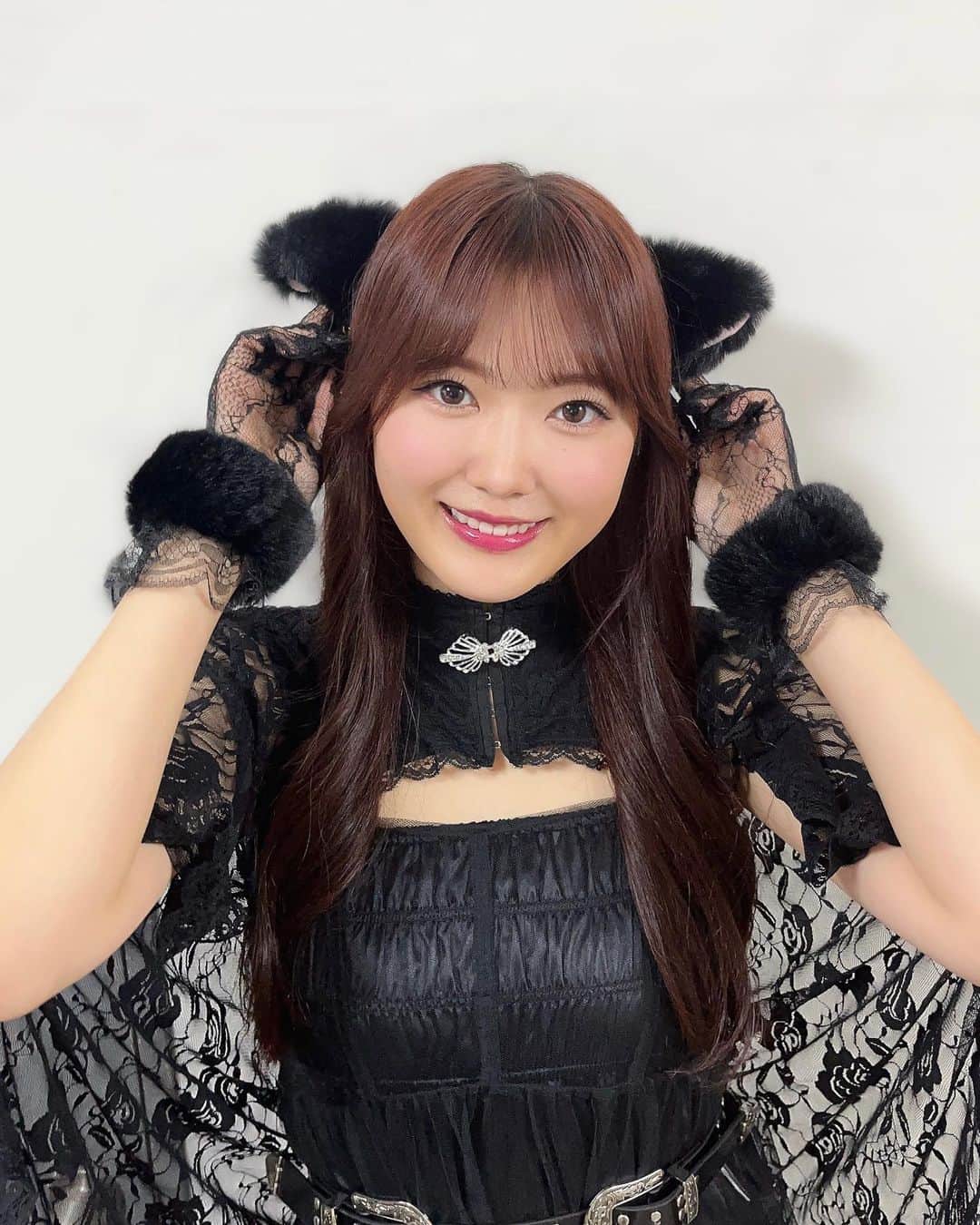 江口紗耶のインスタグラム：「・  😸🖤  #beyooooonds #江口紗耶 #ねこ」