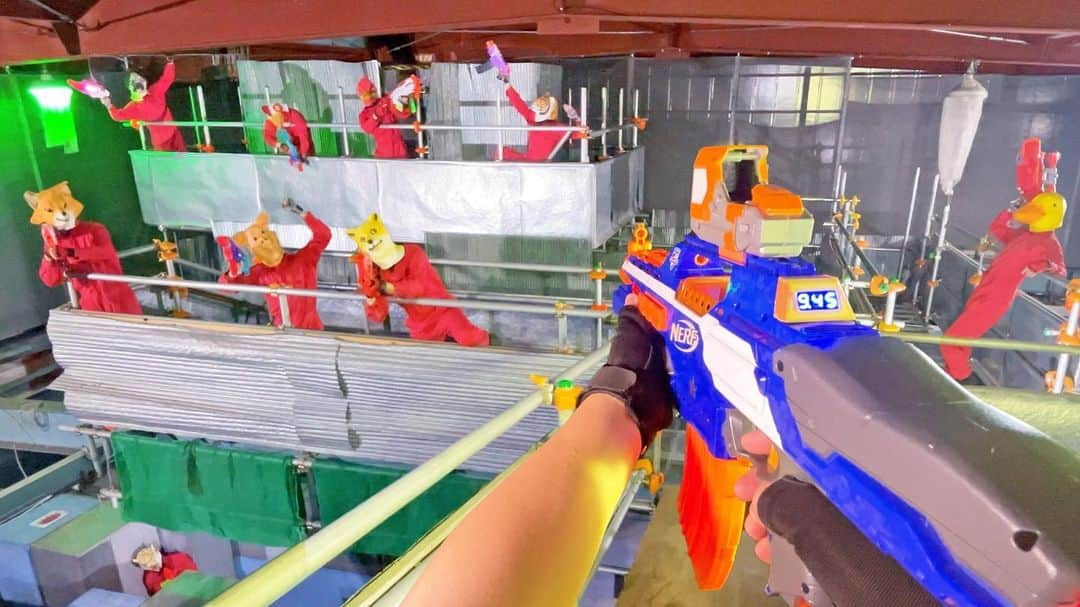 Kamiwaza Trickshotsさんのインスタグラム写真 - (Kamiwaza TrickshotsInstagram)「Nerf War | Amusement Park Battle 44🔫 ナーフ戦争 | BB GUN編🔥公開  今回の舞台は大阪にある室内型サバゲーフィールド！！ ホラー映画をモチーフにした臨場感あふれるエリアなどを使った激しいナーフの戦いが繰り広げられております😎🔥  @bbgun_osaka  お忙しいなか撮影に全面協力して頂き本当にありがとうございました🙏  @kamiwaza.tomo @nari_kamiwaza @hidetorian  #nerf #nerfwar #nerfgun  #youtube #bbgun  #大阪室内サバゲー」8月26日 22時00分 - kamiwazatrickshots