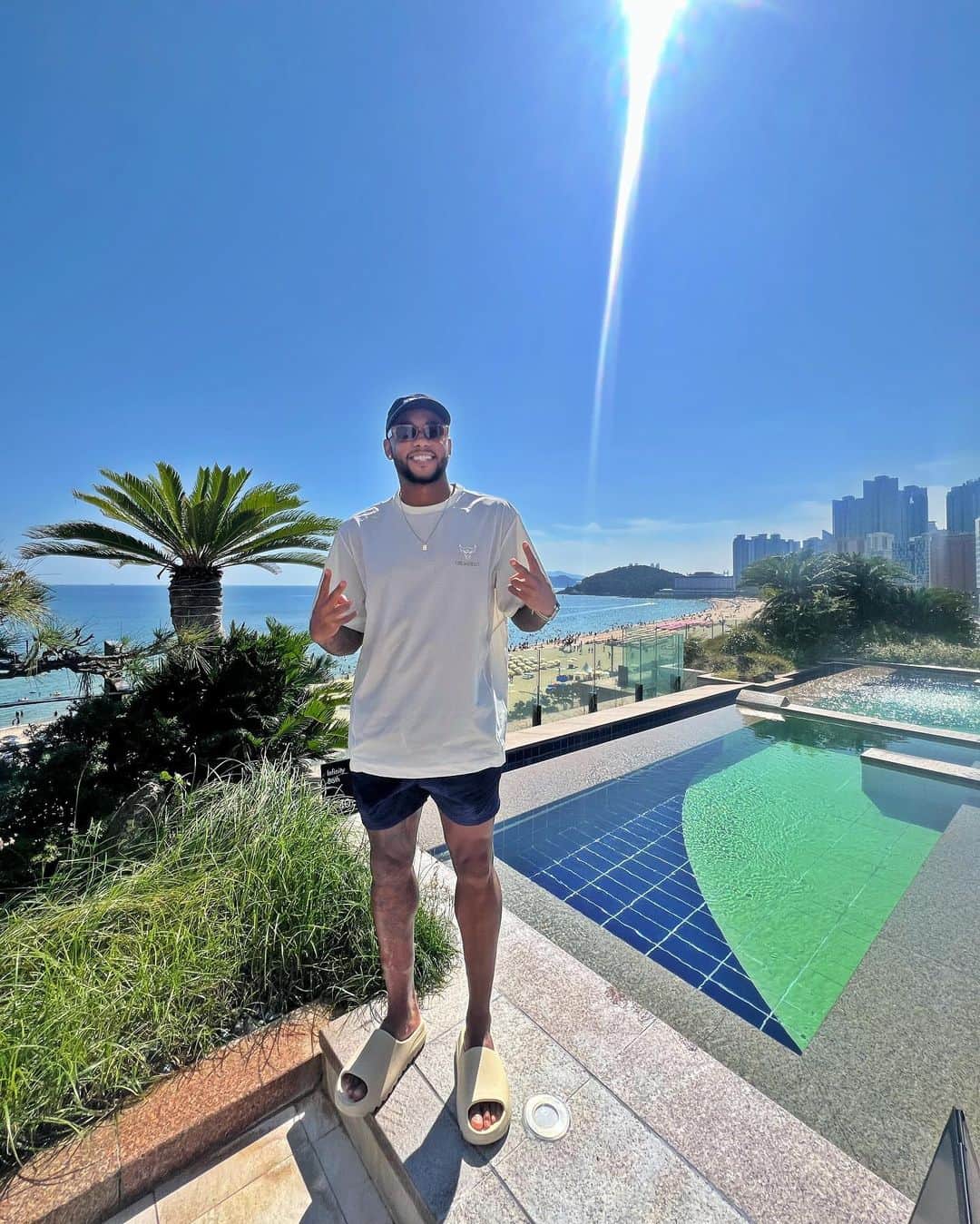 ラファエル・ダ・シルバのインスタグラム：「Aproveite a vida e f0d4-$e quem se incomoda」