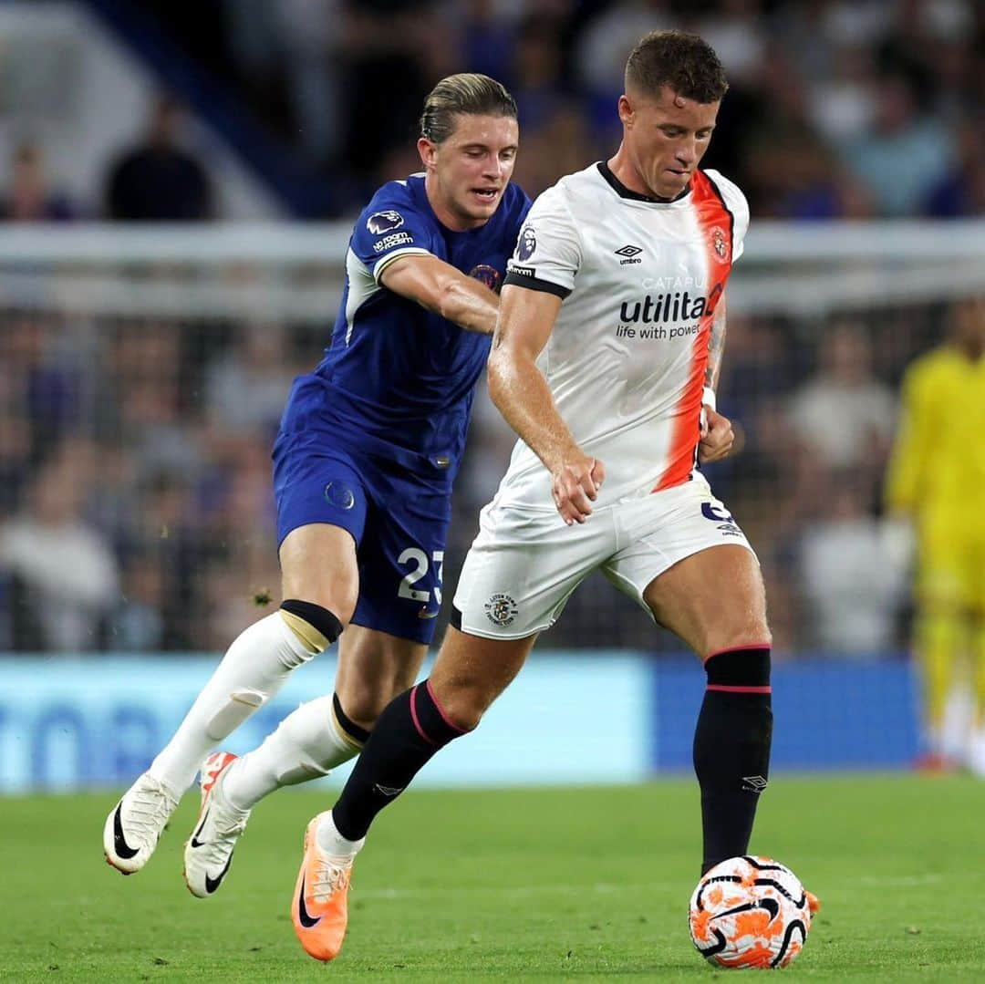 ロス・バークリーのインスタグラム：「Happy to make my debut for @LutonTown, big season ahead! Fans were brilliant from start to finish, thank you. 👏🏻」