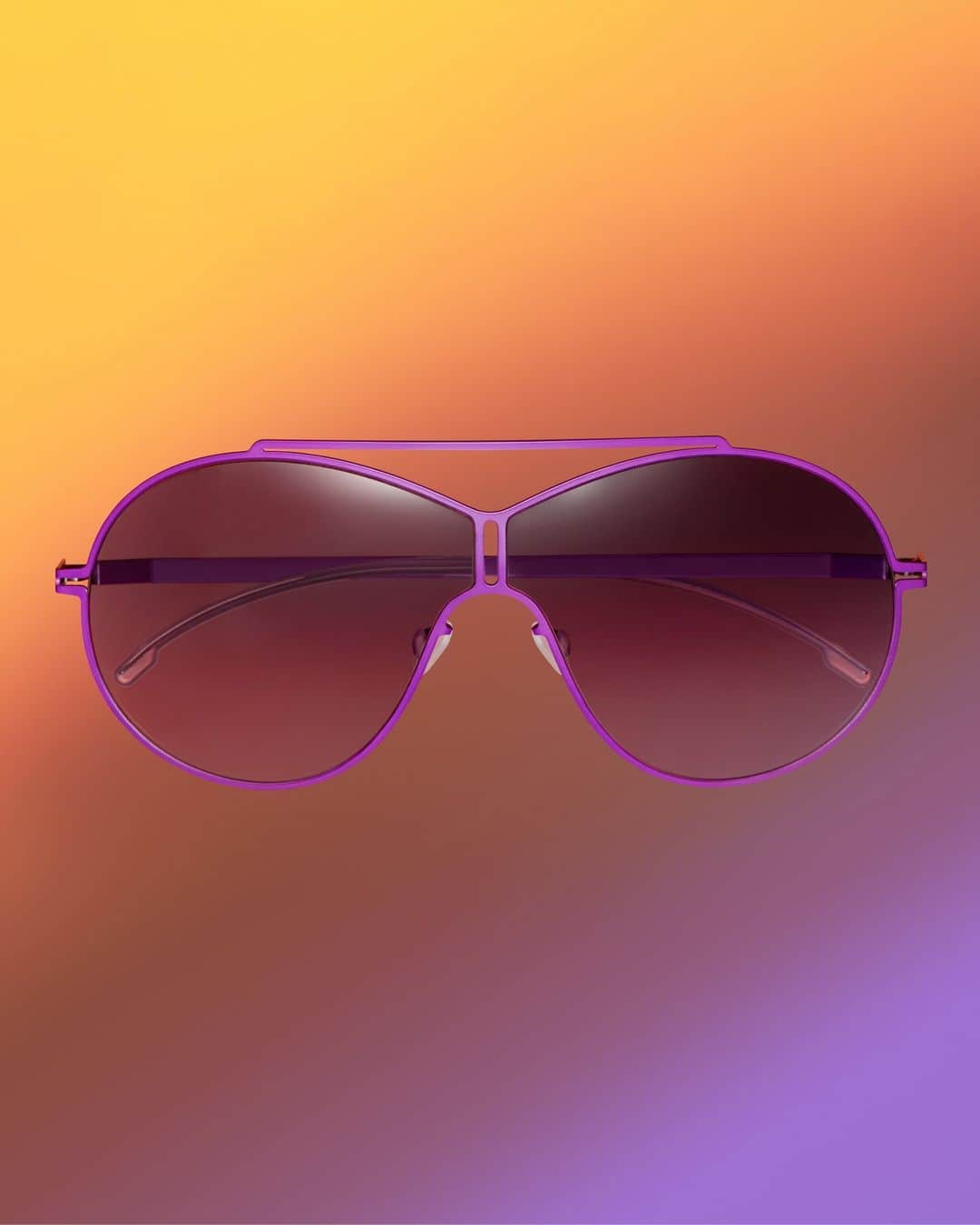 MYKITAのインスタグラム：「Behold a close-up of our custom eyewear piece for the iconic “Carrie” from “And Just Like That…” Vintage glam with a futuristic spin – this interpretation of the aviator shape answers the creative brief referencing 1920s Hollywood.   Discover the Bright Clover colourway worn by SJP, plus all the other stunning tones via link in bio.」
