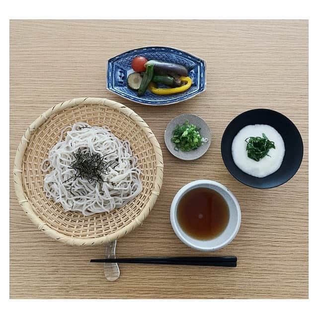 船曳ひろみさんのインスタグラム写真 - (船曳ひろみInstagram)「お蕎麦だいすき  オフィスの近くのお蕎麦屋さんが めちゃくちゃ好きなんだけど 最近お休みやら満席で全然行けてない🥲 来週は絶対食べるぞ✊ オフィスいる人に お蕎麦行こーってしょっちゅう 誘ってます♡  #Piごはん🍴」8月26日 22時12分 - hiromi_funabiki