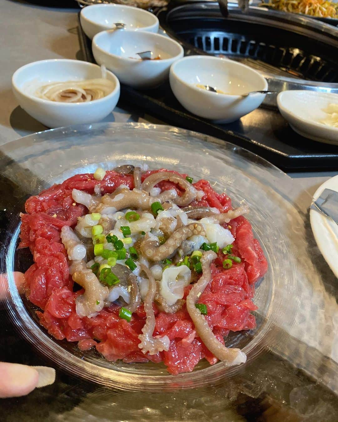 renさんのインスタグラム写真 - (renInstagram)「・ ・  夜中焼肉🕛🤤🩷  初生だこ🐙🍺  ・ ・」8月26日 22時24分 - _reeen_