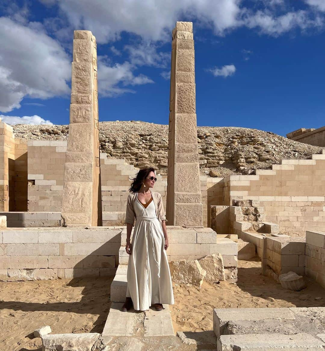 オータム・リーザーさんのインスタグラム写真 - (オータム・リーザーInstagram)「Lessons from Egypt✨ 🔑 1 of 3: Your body holds the keys to your liberation. Your body knows the resonance of truth. For me, when something is true on a higher level, my skin prickles. My body ‘lights up’ with remembrance or knowing or recognition of a lie or of the truth… Your emotions, your gut, your skin, your BODY - these hold the keys to your liberation… and that’s why we’ve been taught to separate ourselves from our emotions and our bodies. See how that works? ;) You don’t need to find the key… you literally ARE the key!!! Reduce the noise and distraction in your life wherever you can, and follow the guidance of your body. S/he knows how to tell the truth. ✨」8月26日 22時19分 - autumn_reeser