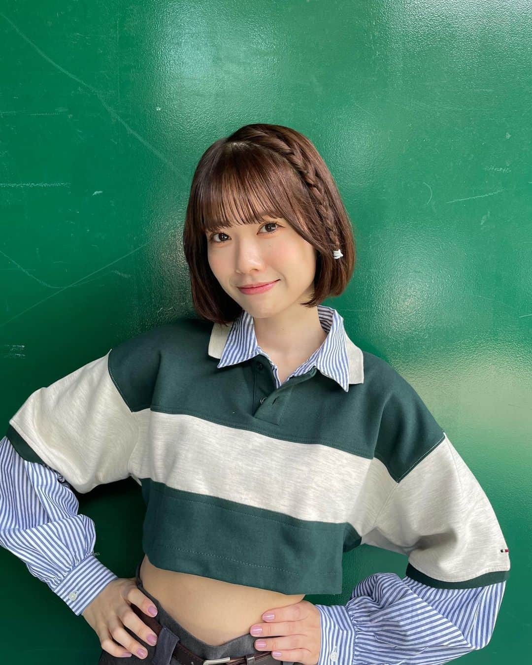 小田えりなさんのインスタグラム写真 - (小田えりなInstagram)「AKB48 62枚目シングル 「アイドルなんかじゃなかったら」 選抜メンバーに選んでいただきました！ そして、MV公開されました🎥  ぜひご覧ください！！！  この写真は、 ジャケット撮影した時に撮ったよ！ この衣装好きすぎて、似合いすぎて(勝手に思ってる)自分がもし卒業するときのドレスこれみたいな感じがいい！って興奮気味に衣装さんに言った！！！🥹笑 でも今は違う気持ちだよ！！！  また着れますように🏉  #AKB48 #アイドルなんかじゃなかったら」8月26日 22時19分 - odenchannn