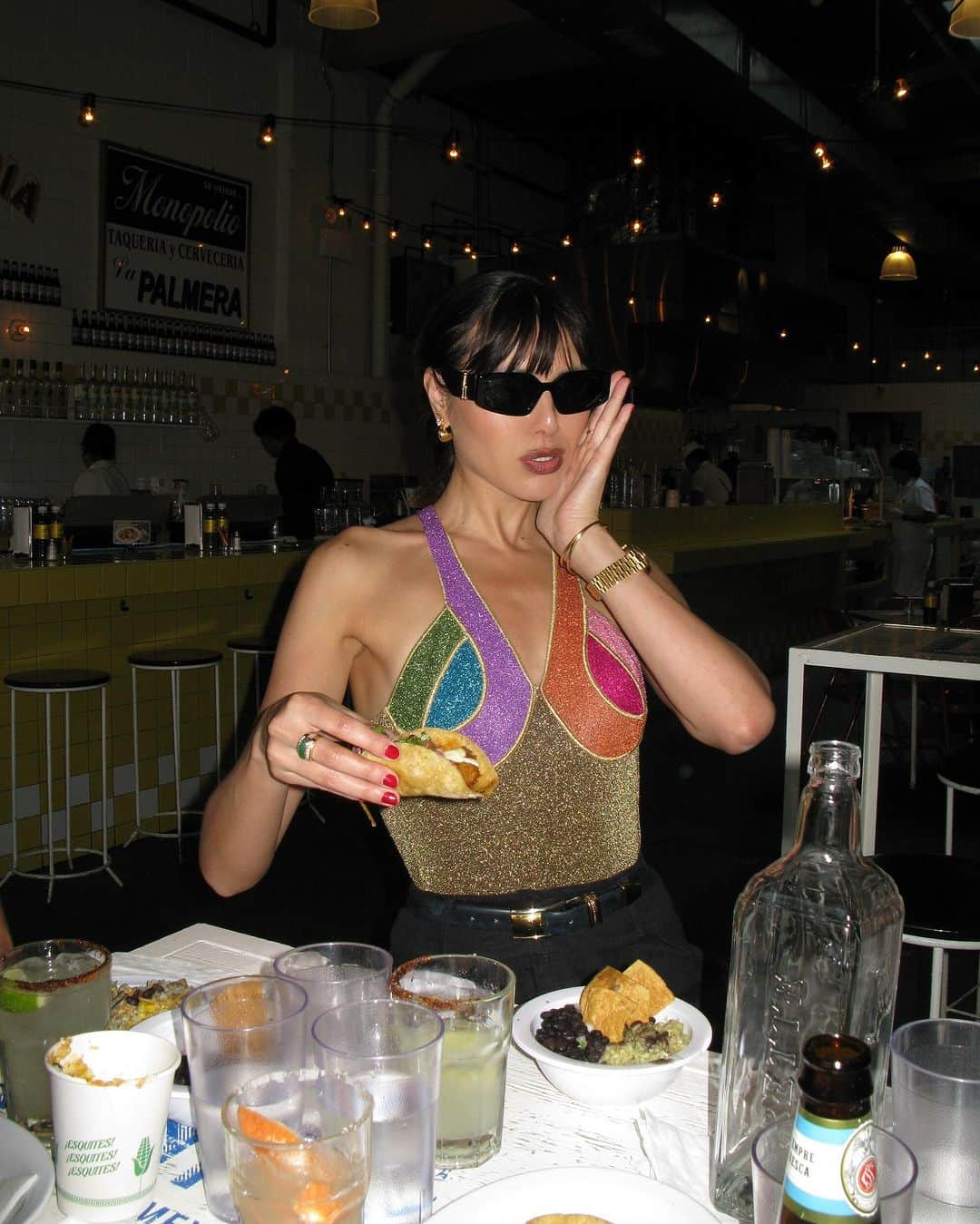 ナタリー・スアレスのインスタグラム：「Sparkles and tacos.」