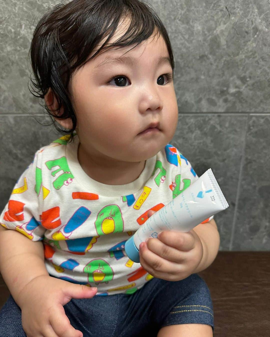 まあみさんのインスタグラム写真 - (まあみInstagram)「. . (@kokorokaradalab )様の  こころからだあんしんラボ　 「ママ＆ベビーケアクリーム・ママ＆ベビーケアソープ🫧  創業者のお子供が生まれた時に アカギレだらけだったそうで、、 なんとかしないと❣️から始まったそうです🥹  元々は赤ちゃんのために開発された商品ですが、 デリケートゾーンの悩みの方や 介護の方のオムツかぶれなどで今売れていて、0歳〜100歳まで利用者がいます🥰  50%が美容成分(コラーゲンなど)で 作られている石鹸は初めて😃️🩵泡立ち完璧。  クリームはベビーパウダーのような優しい匂い☺️ 伸びもよく、しっとりしてるけどベタつかない️🩵 水仕事の多いママの手にもおすすめです🤗  是非チェックしてみて下さい🕊️  . .  #ママアンドベビーケアクリーム #ママアンドベビーケアソープ #デリケートゾーンケア #フェムケア#皮膚常在菌ケア #美肌菌ケア#VIOケア#ここラボ #こころからだあんしんラボ #ambassador」8月26日 22時46分 - maami_1125