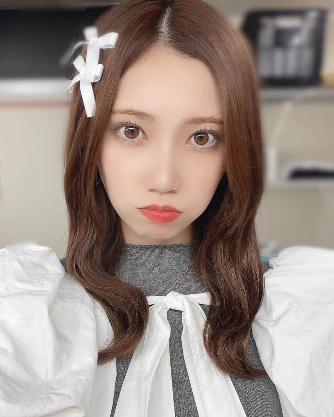 のインスタグラム：「もうすぐ夏が終わっちゃう... 嫌だな😫😫😫  もう既に来年の夏が楽しみだよ...☀️  あっ!!新衣装かわいいでしょ @rika_sandesu さんにスタイリングしていただきました‪🩶素敵な衣装ありがとうございます!」