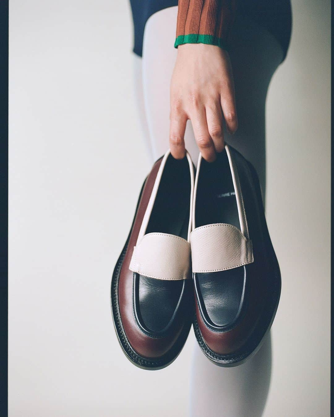 ピエール アルディのインスタグラム：「The FW23 John loafer for women.  Creative Direction & Styling: @MarieAmelieSauve & 20_23 Photographer : @AnnaStokland   #PierreHardy #PierreHardyFW23」