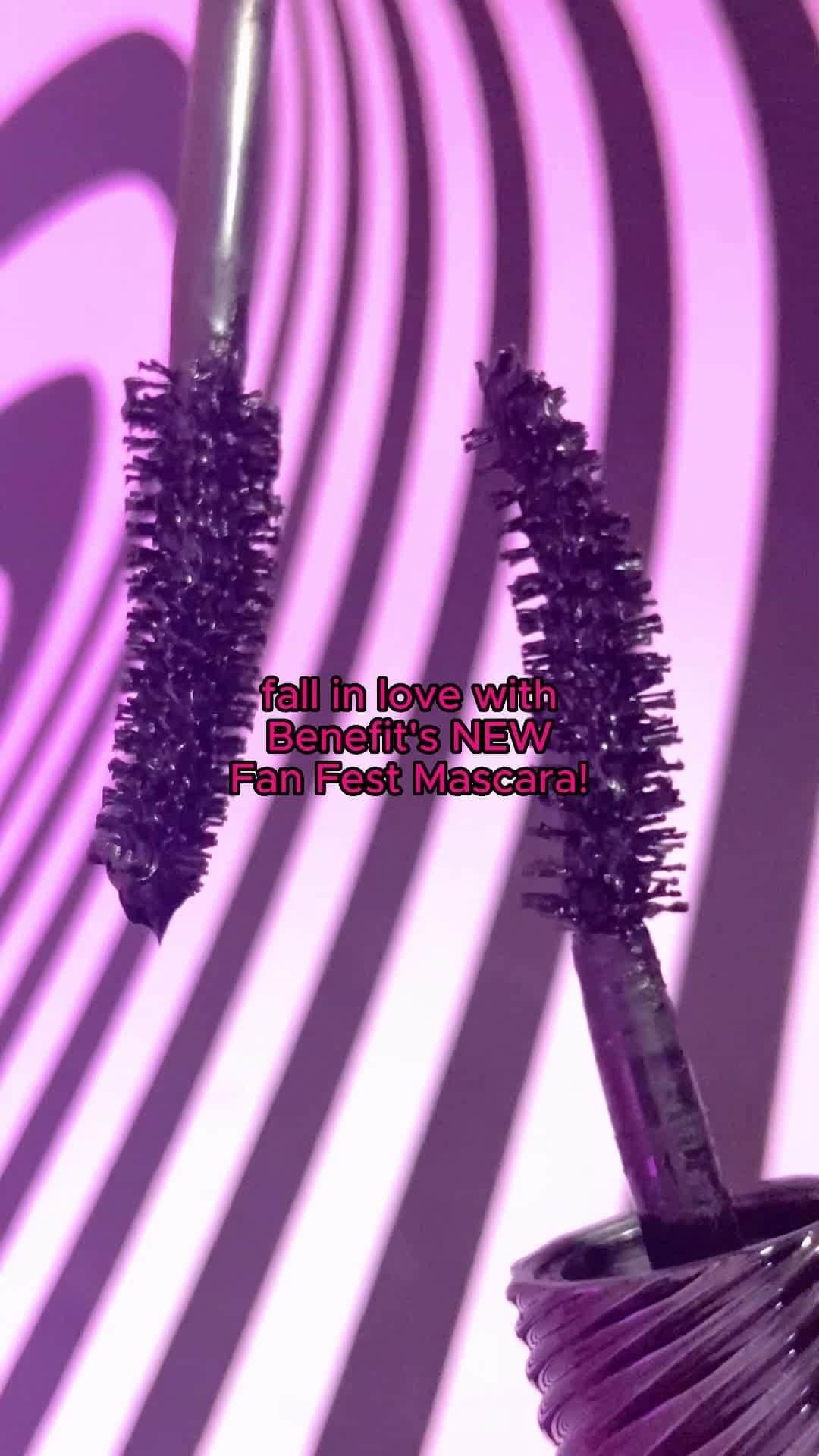 Benefit Cosmeticsのインスタグラム：「Because the best things come in small packages 🩷🖤⁠ ⁠ Get the same fanned out lash effect on the go with Fan Fest mini! Same curved brush and formula — just in a portable tube for your purse 🤩⁠ ⁠ Shop yours now at the link in bio ✨⁠ ⁠ #benefitcosmetics #fanfest #mascara」