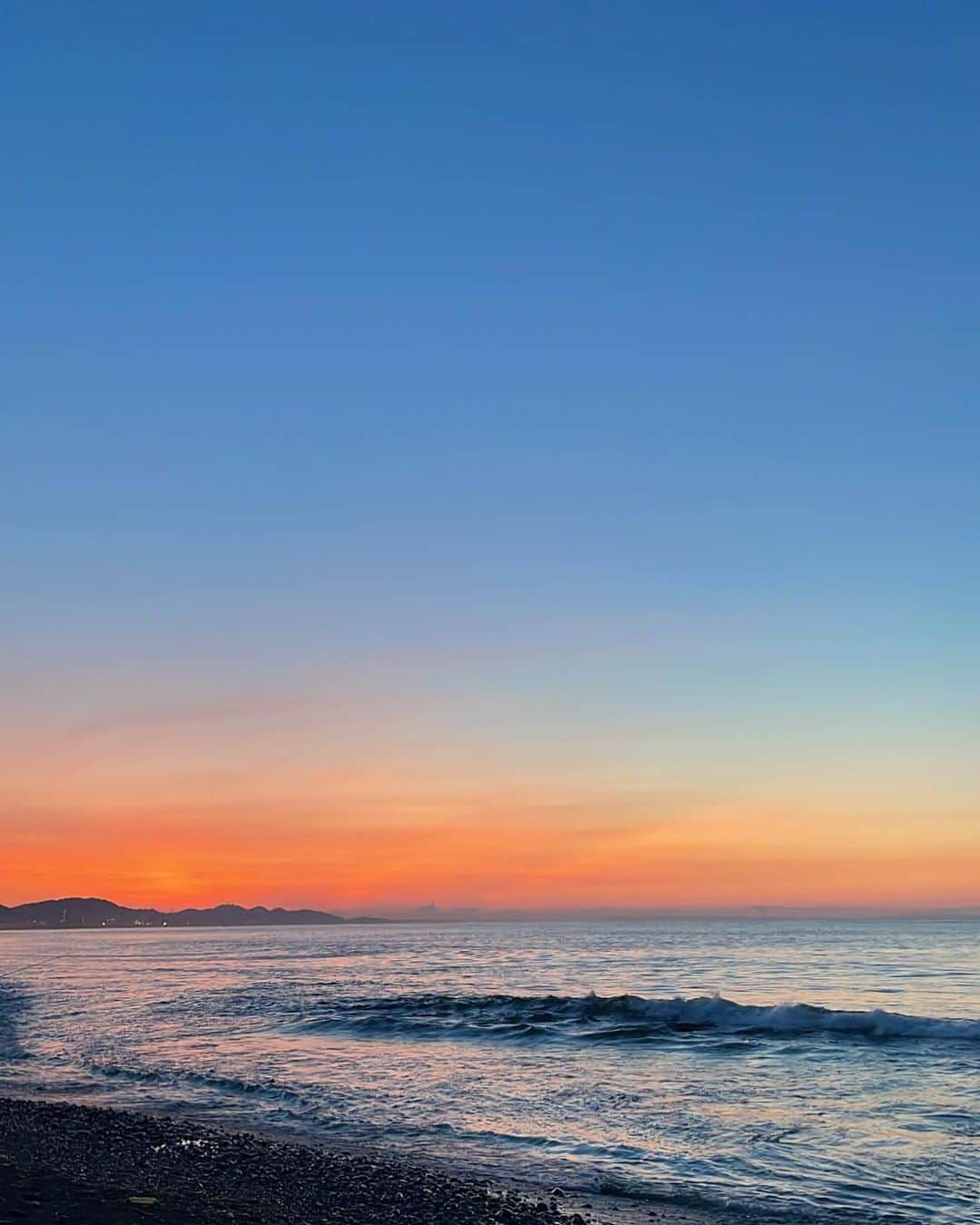 前田亜美のインスタグラム：「. 朝日…🌅. . . （ちょっと前の写真…📷）」