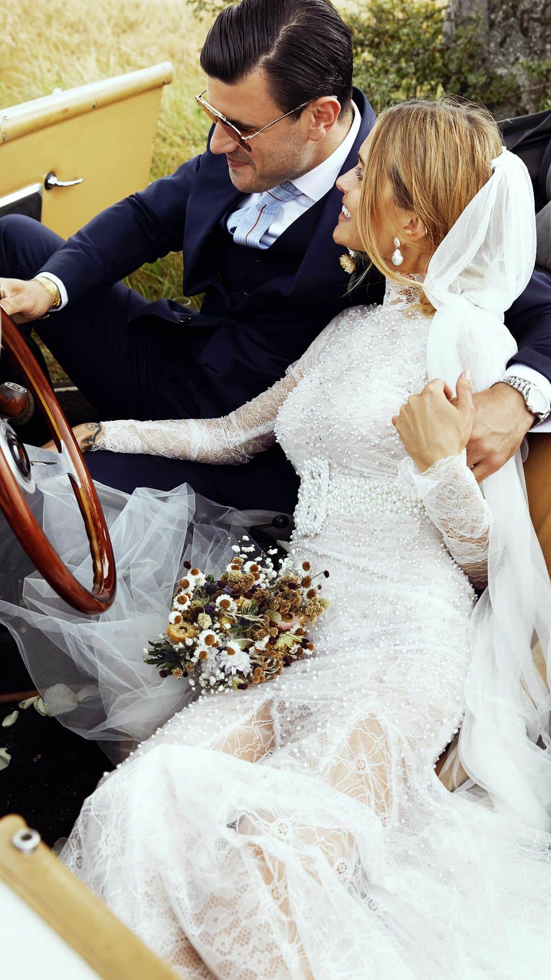 ペニーレ・タイスベックのインスタグラム：「6 years ago today I married the love of my life♥️ I’m getting soooo emotional looking through these small glimpse from our day - from my brother walking me down the aisle to our wedding dance at the most special place😭🥹 I love you endlessly @lotko 🫶💘♥️」