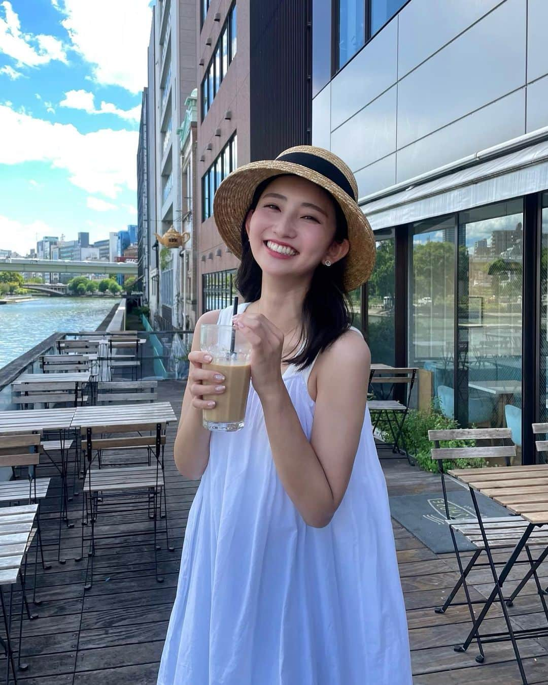 友廣南実のインスタグラム：「・ 友達とお仕事前にモーニング☀️🥪 なんだかいつもより、 気持ち良い1日が過ごせた気がします🍃笑  次は和食モーニングしたいなぁ〜🫧🍚  #モーニングカフェ #ブランチ #北浜カフェ #北浜ランチ #北浜 #ca4la #麦わら帽子 #ノースショア」