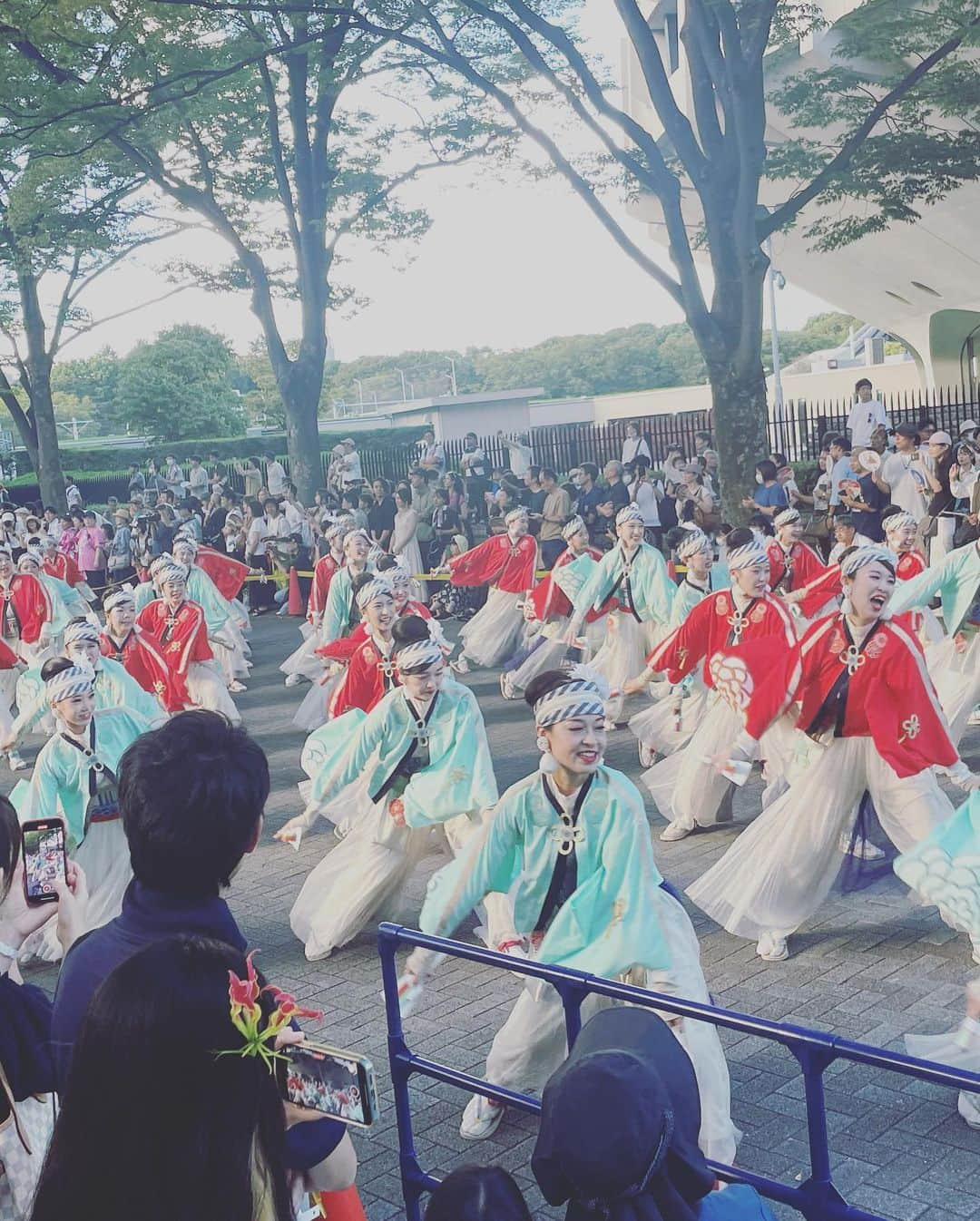 佐々木心音さんのインスタグラム写真 - (佐々木心音Instagram)「【スーパーよさこい 表参道元氣祭り】 4年ぶりの完全復活！  いやああああ最高だった！！！ パワーをすごくもらいました。  祭り女でよかった。  審査させて頂きましたが、 全てのチームが真剣で楽しんでいて、素敵でした。 暑い中本当にお疲れさまでした！！  幸せだ〜！！！！  #yosakoi #matsuri #japanese #superyosakoi #omotesando #harajuku #dance #happy #smile #☺︎  #actor #sasakikokone #kokonesasaki  #よさこい #スーパーよさこい #元氣祭  #表参道 #原宿 #日本伝統 #最高すぎた  #パワーもらった #祭り女 #審査員 #俳優 #佐々木心音 #日本の元氣」8月26日 23時06分 - sasakikokone