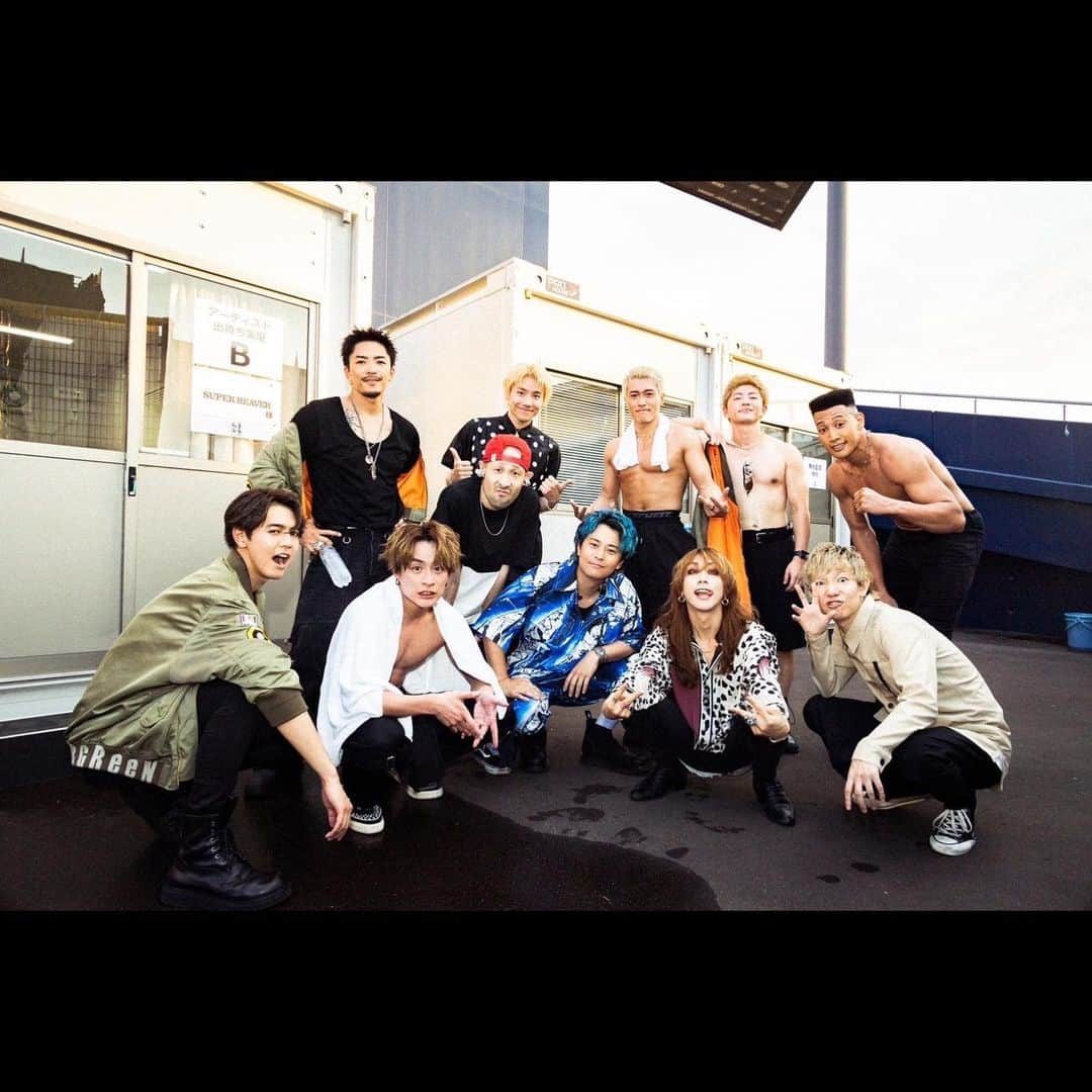 上杉研太のインスタグラム：「SUPER BEAVER × GENERATIONS from EXILE TRIBE  皆さんいつも優しいし  今日のLIVEはバチバチ格好良かったです⚡️⚡️⚡️⚡️  これからもよろしくお願いします🙏  Photo by @cazrowaoki」