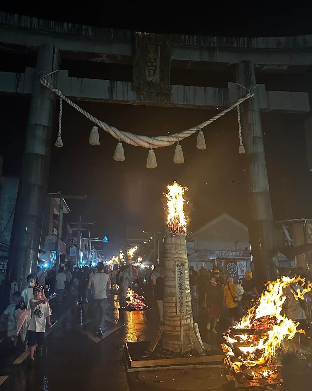 初音さんのインスタグラム写真 - (初音Instagram)「富士吉田市の火祭りに撮影で行って来たー🦊  すっごい大きいお祭りで迫力凄くて 楽しかったー💓  #富士吉田 #吉田の火祭り #火祭り」8月26日 23時15分 - chunetaro